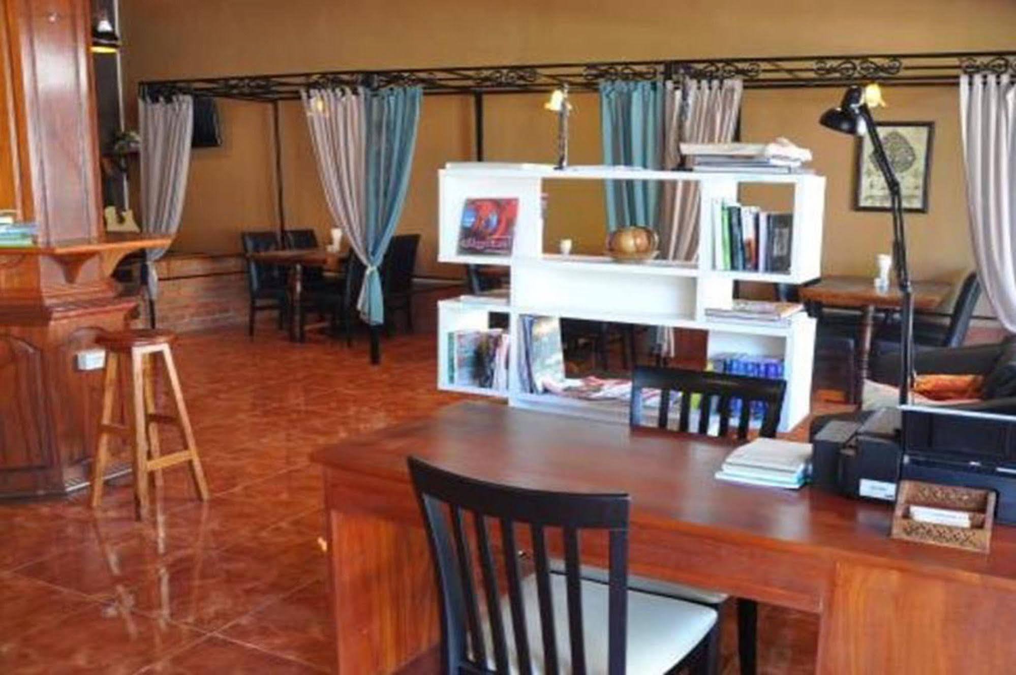 Pilgrim'S Kitchen & Inn Savannakhet Luaran gambar