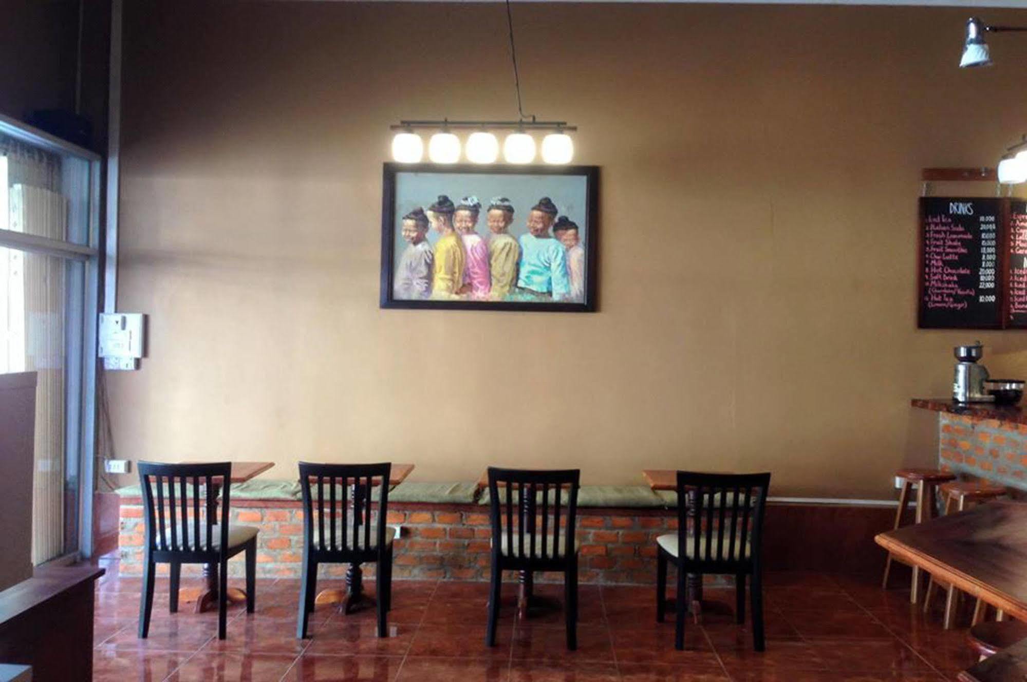Pilgrim'S Kitchen & Inn Savannakhet Luaran gambar